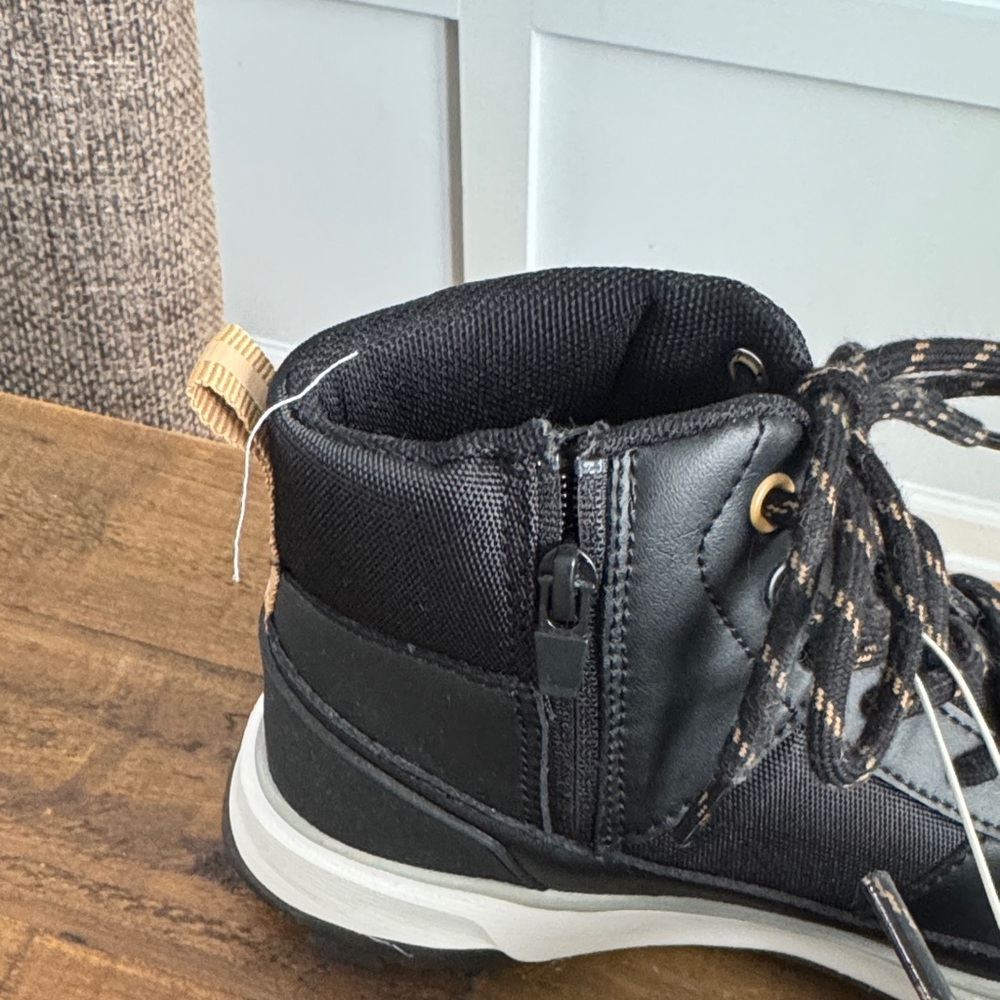 Zara Boys Black High-Top Boots with Tan Accents Size 2 NWT - Picture 3 of 5